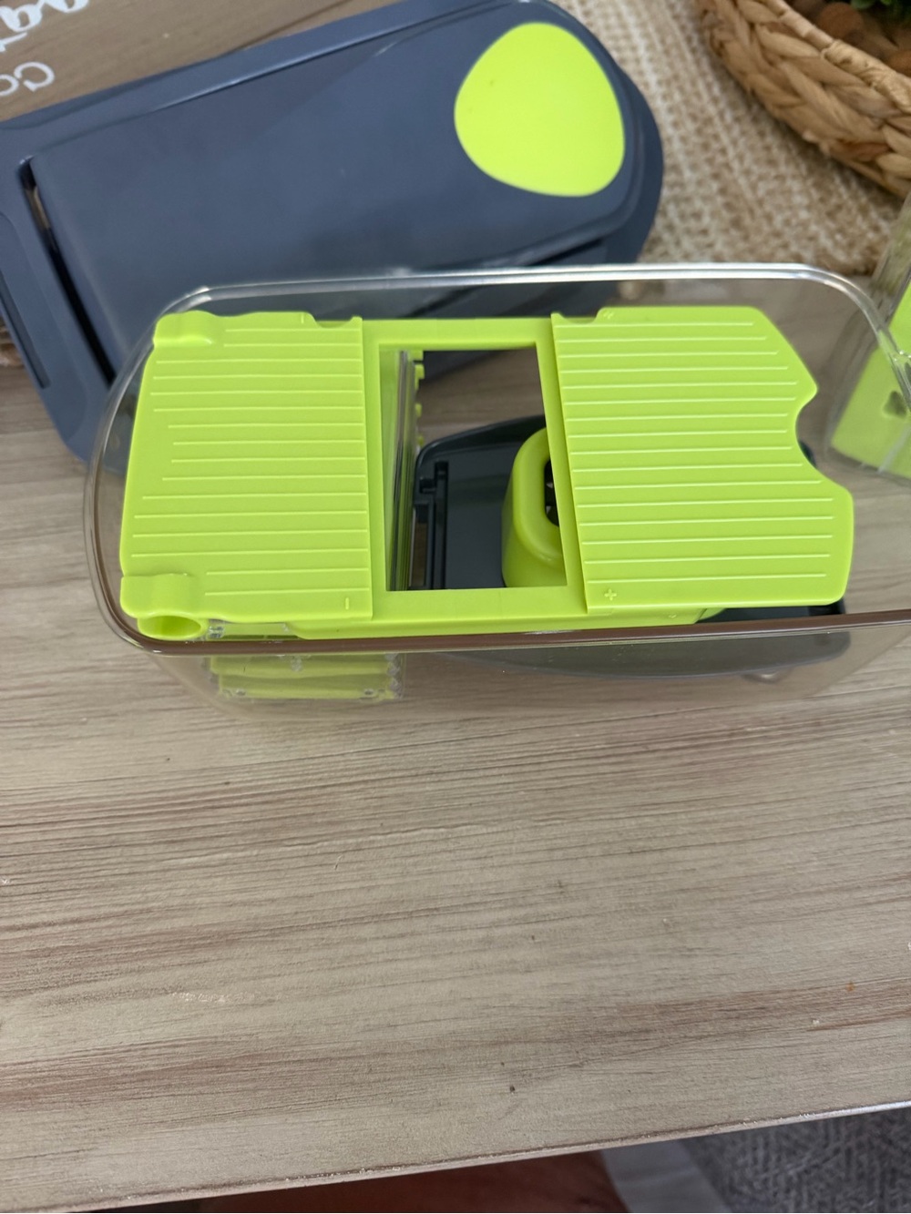 Mueller Pro-Series Multi Chopper/Slicer in Black and Lime - Picture 4 of 4